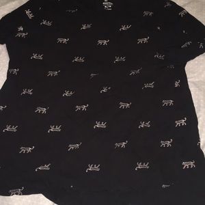 black tee with cat print from old navy
